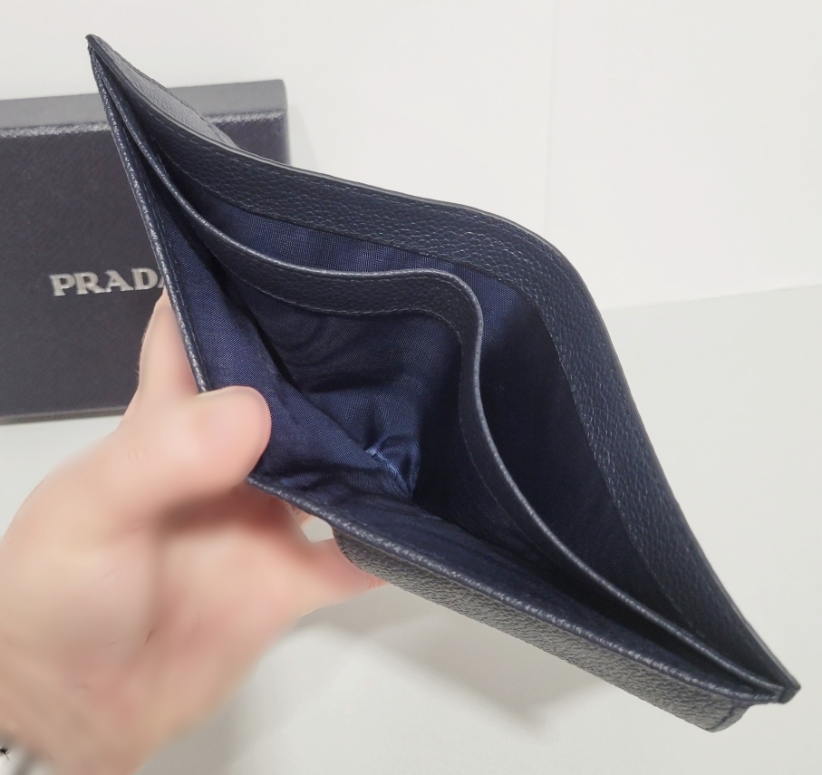 【セール】プラダ ヴィッテーロダイノレザー二つ折り財布 2MO738