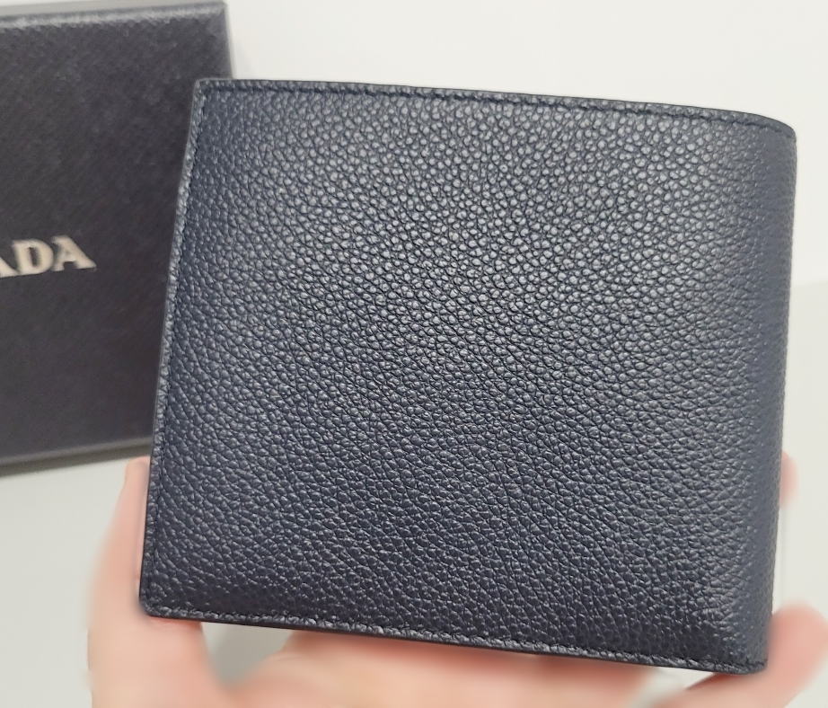 【セール】プラダ ヴィッテーロダイノレザー二つ折り財布 2MO738