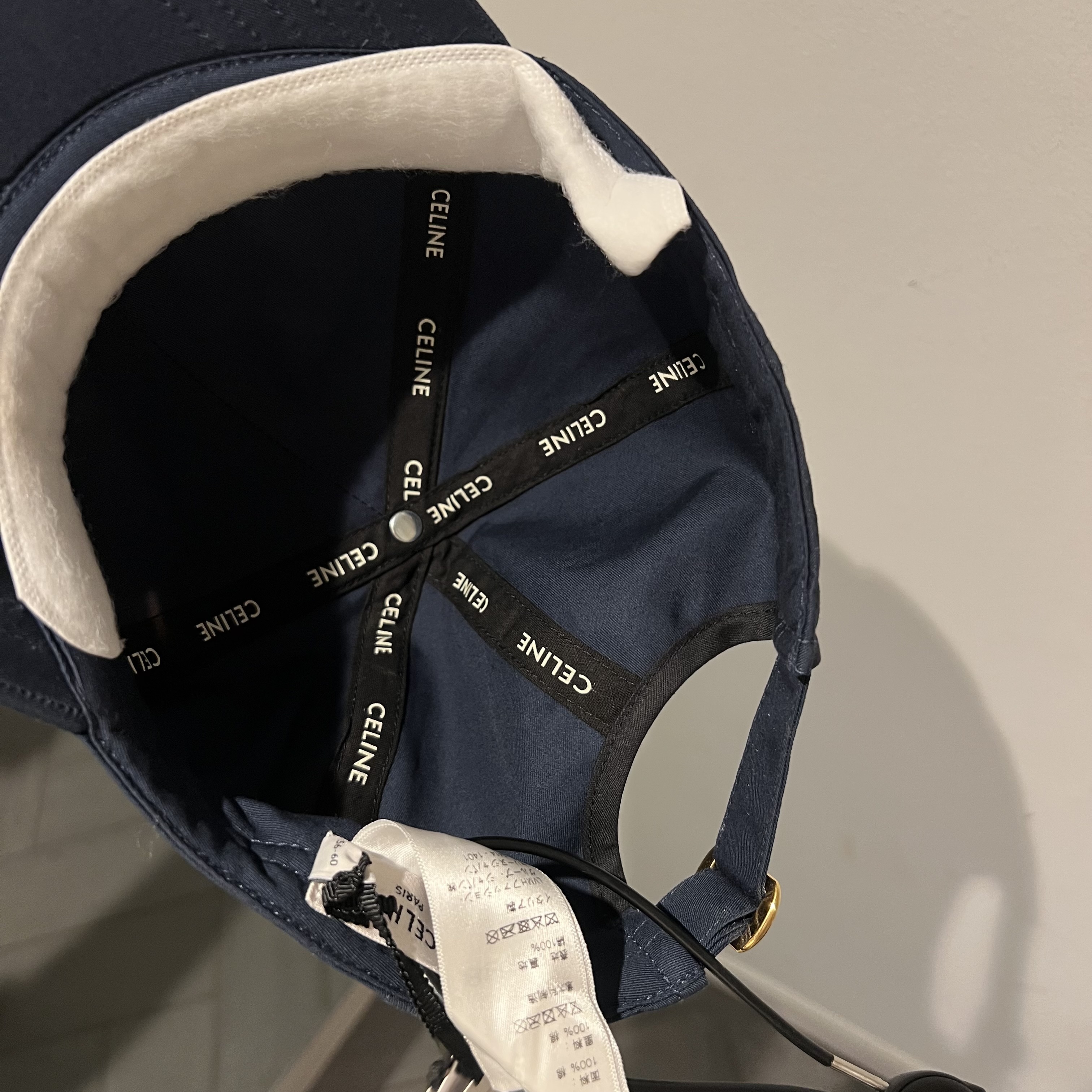 【CELINE】円安こそアウトレットで！ベースボールキャップ ロゴ