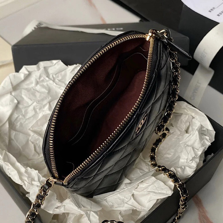 【王道のレザー】CHANEL | クラシックチェーンクラッチ