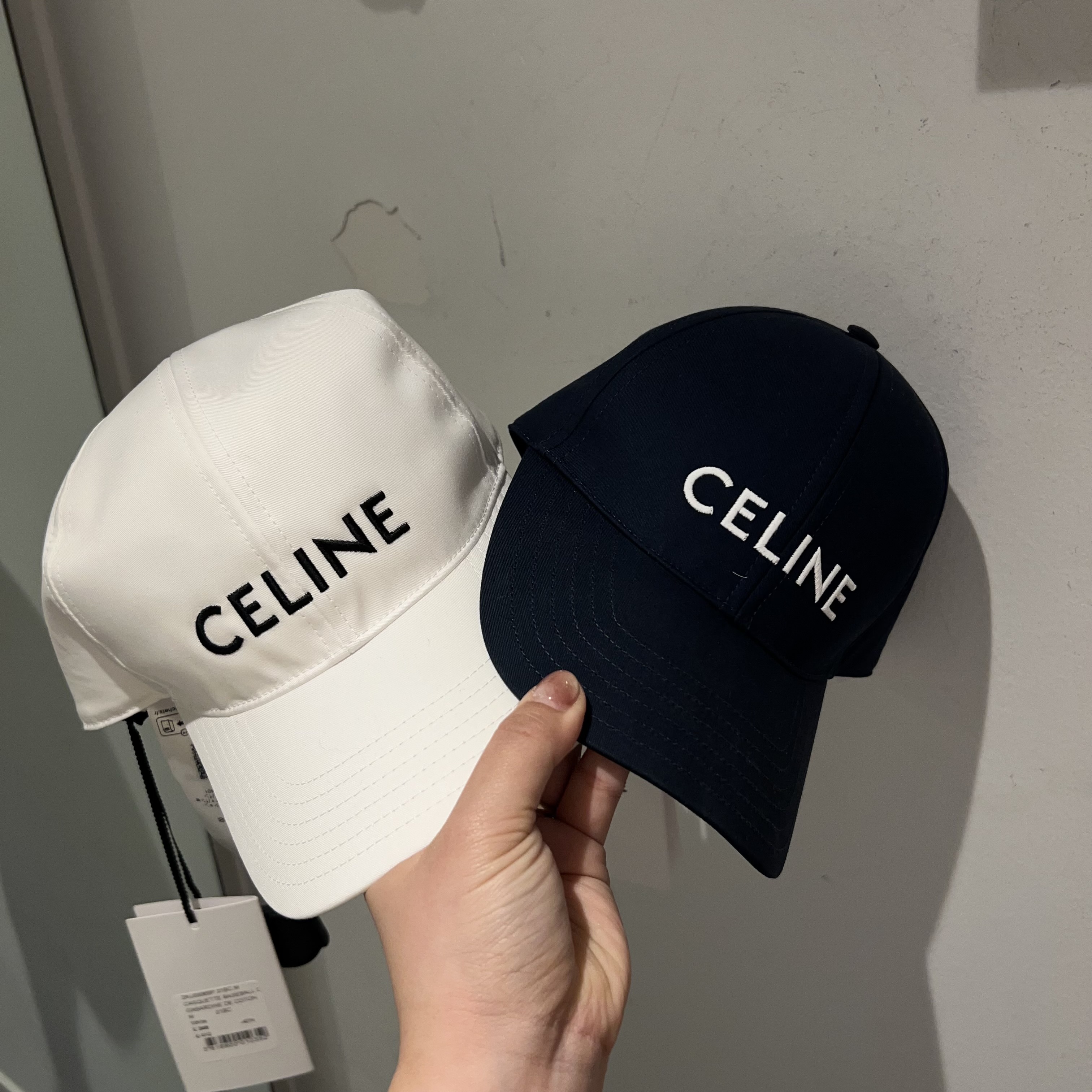 【CELINE】円安こそアウトレットで！ベースボールキャップ ロゴ