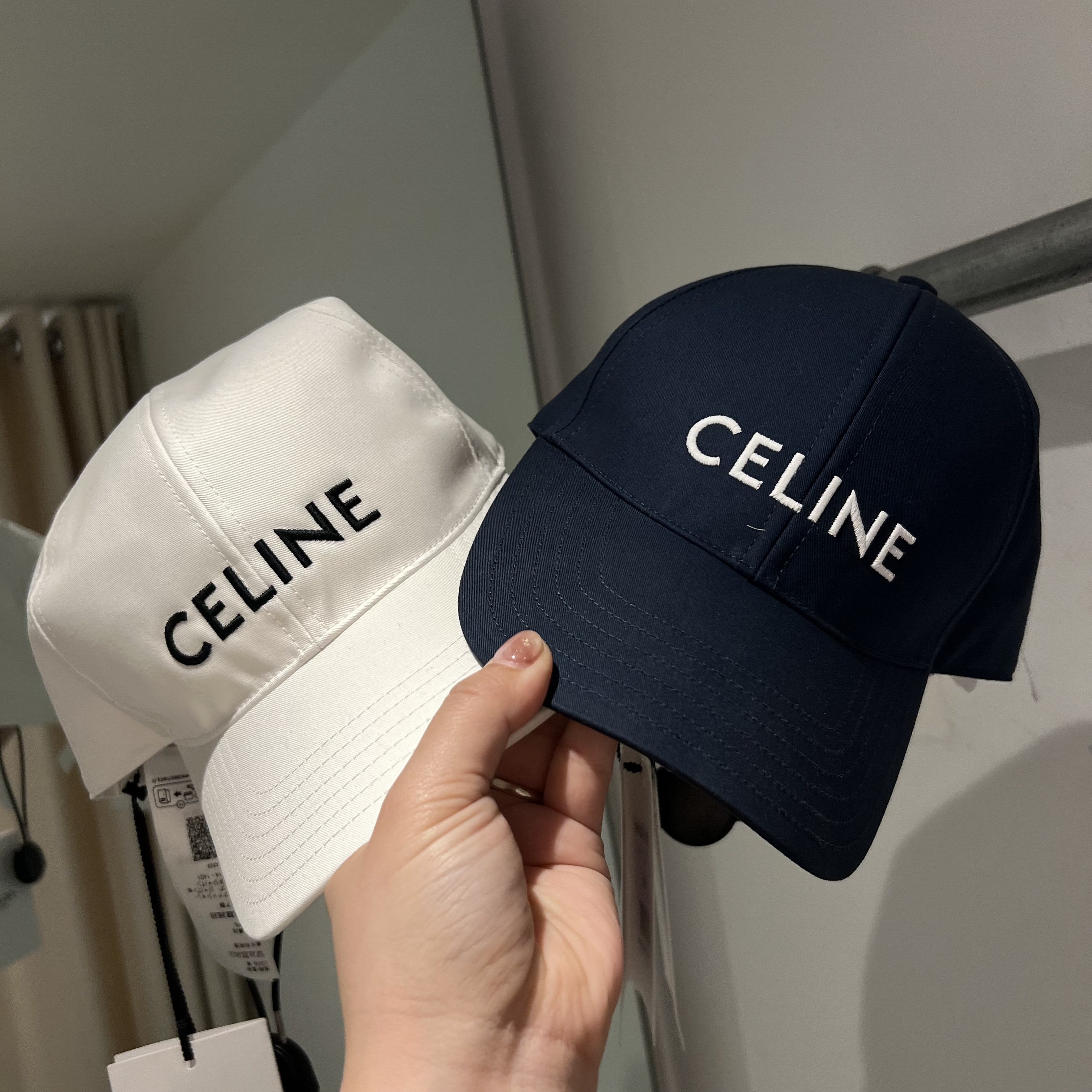 【CELINE】円安こそアウトレットで！ベースボールキャップ ロゴ
