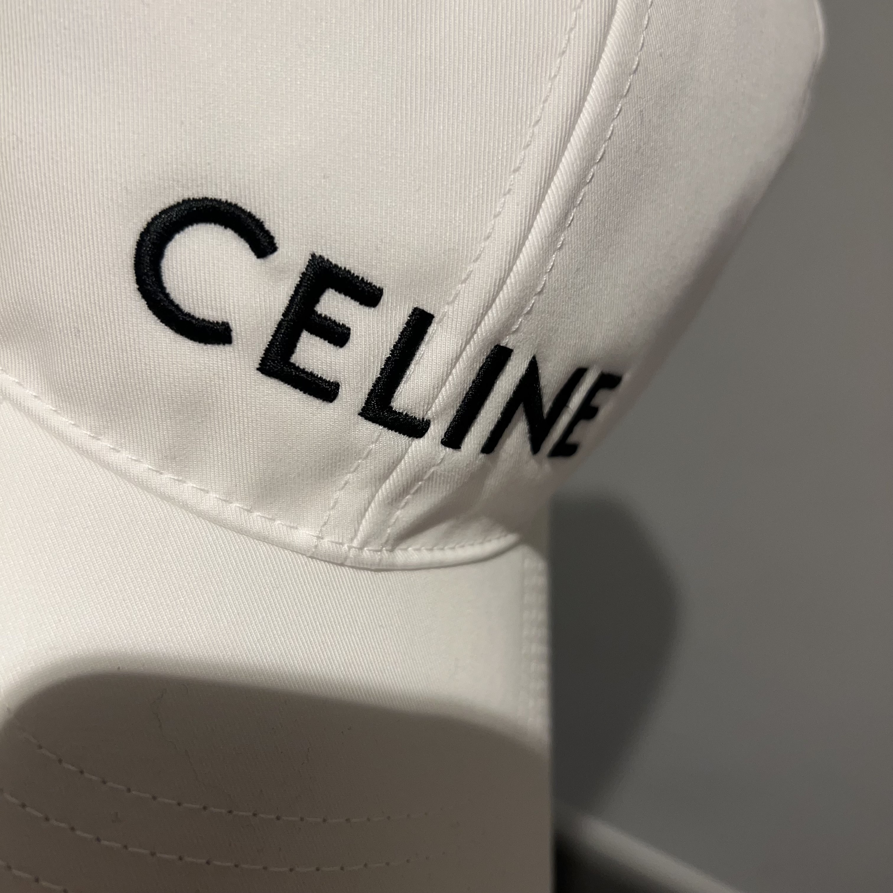 【CELINE】円安こそアウトレットで！ベースボールキャップ ロゴ