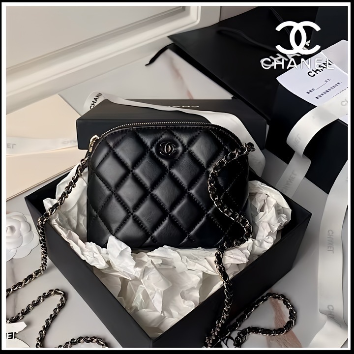 【王道のレザー】CHANEL | クラシックチェーンクラッチ