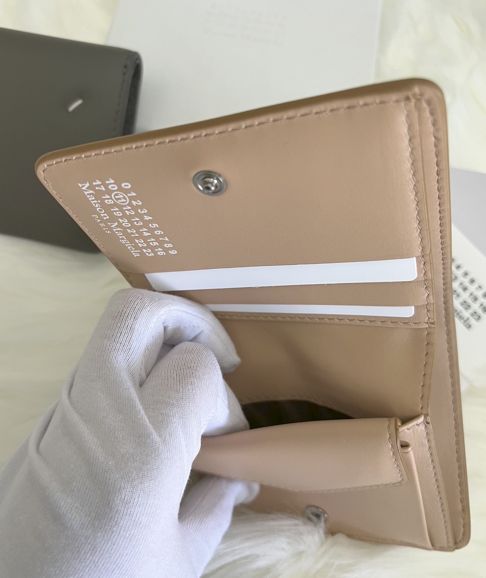 ☆メゾンマルジェラ☆　二つ折り財布　大人気商品　☆円高SALE☆