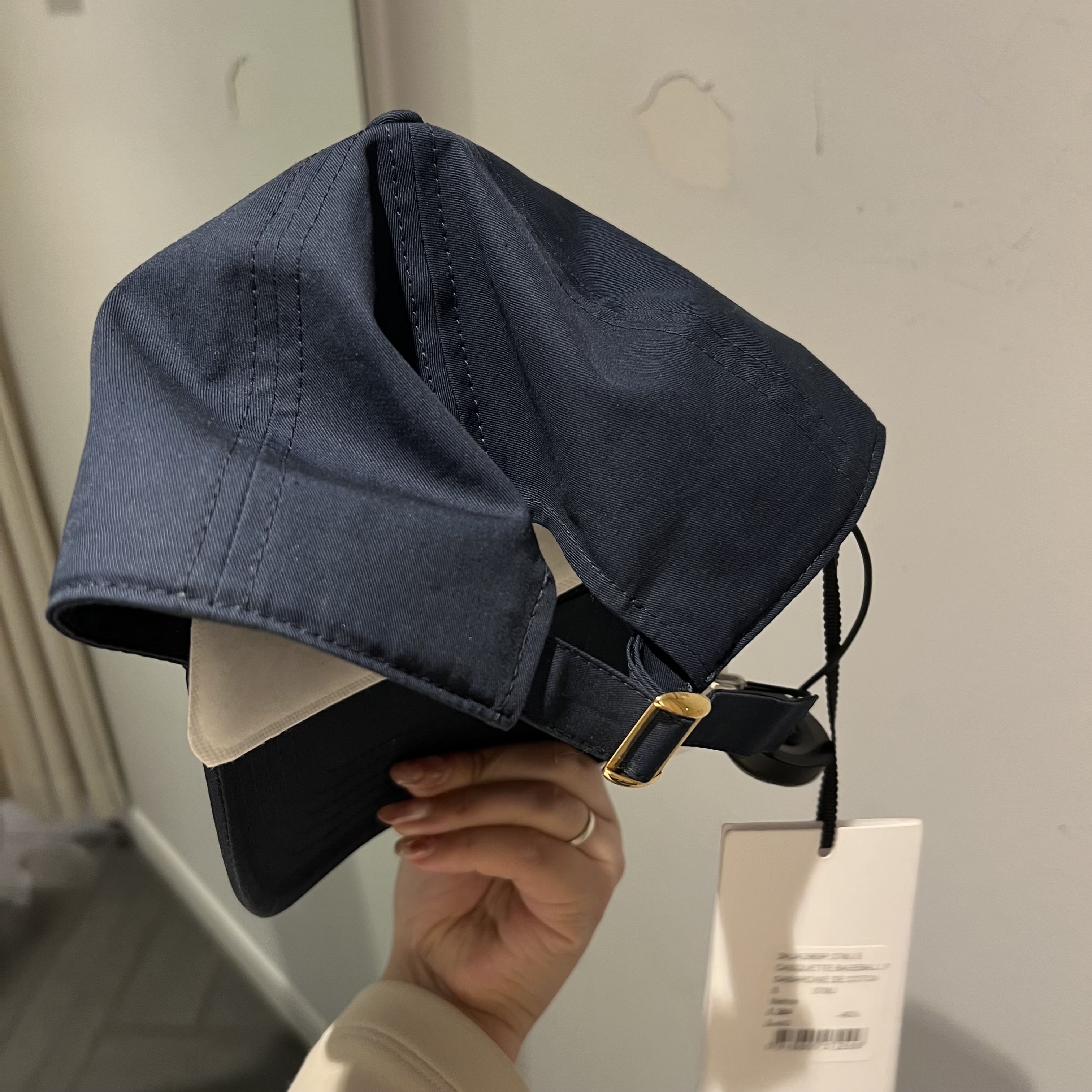 【CELINE】円安こそアウトレットで！ベースボールキャップ Cロゴ