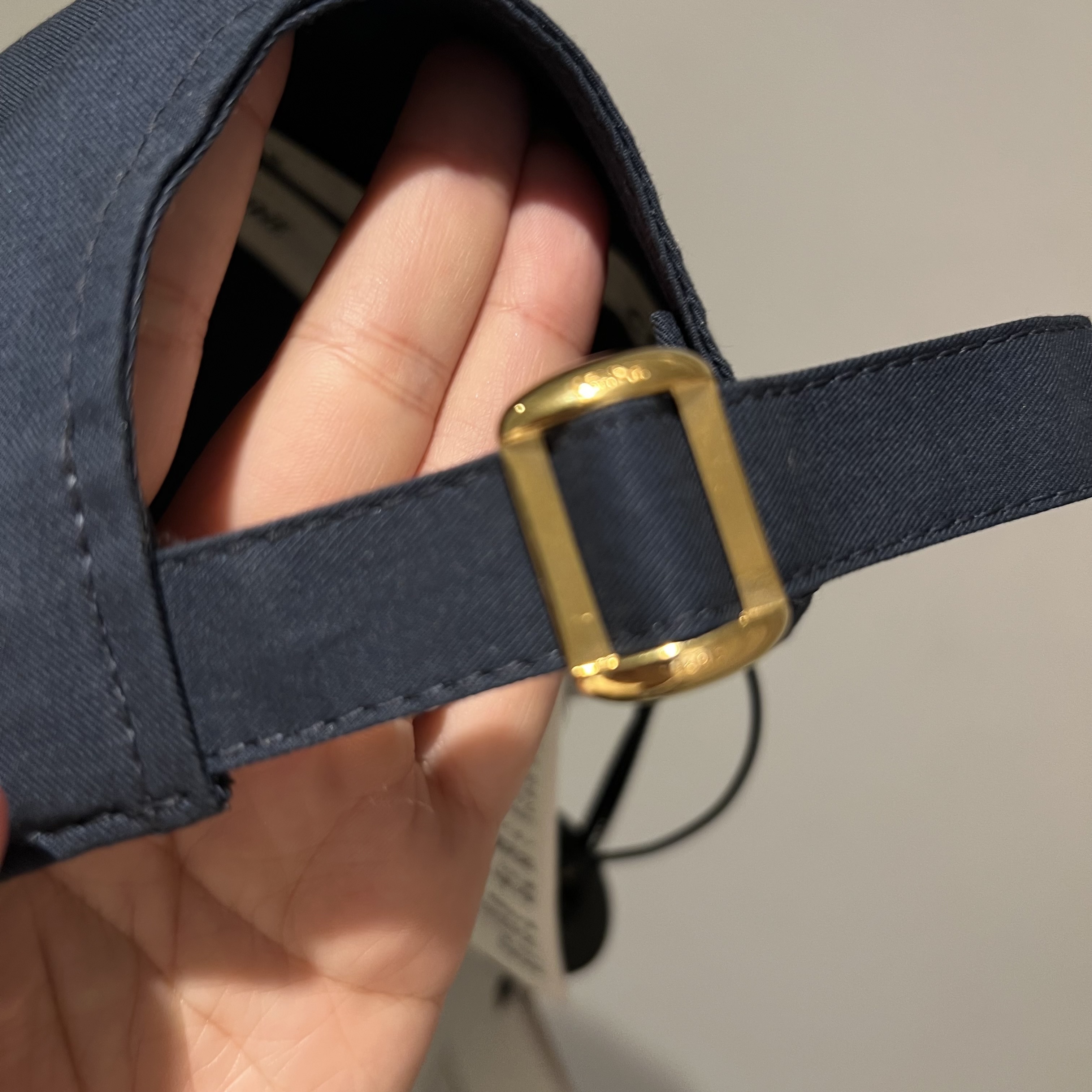 【CELINE】円安こそアウトレットで！ベースボールキャップ Cロゴ