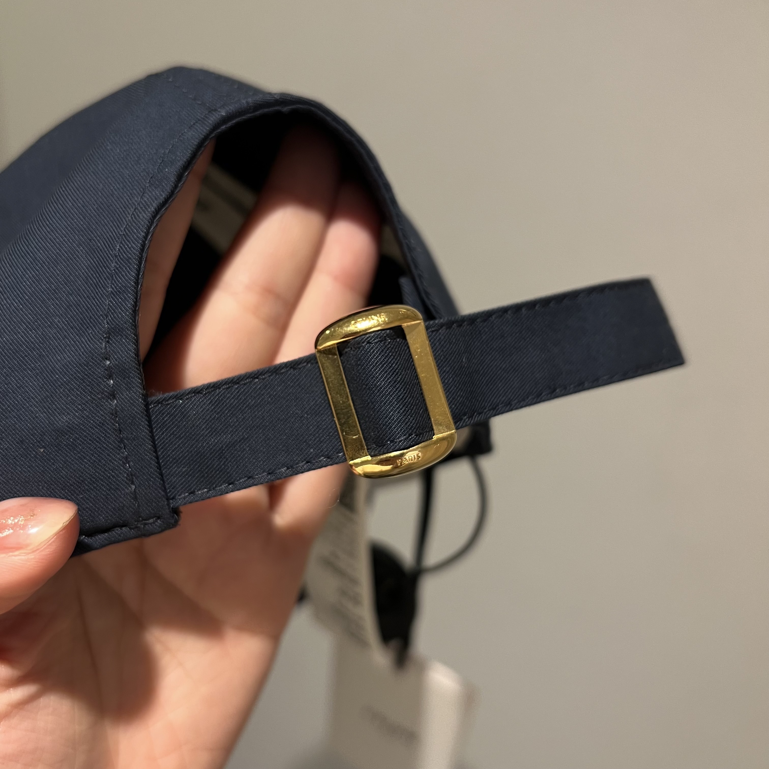 【CELINE】円安こそアウトレットで！ベースボールキャップ Cロゴ