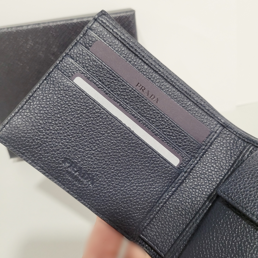 【セール】プラダ ヴィッテーロダイノレザー二つ折り財布 2MO738