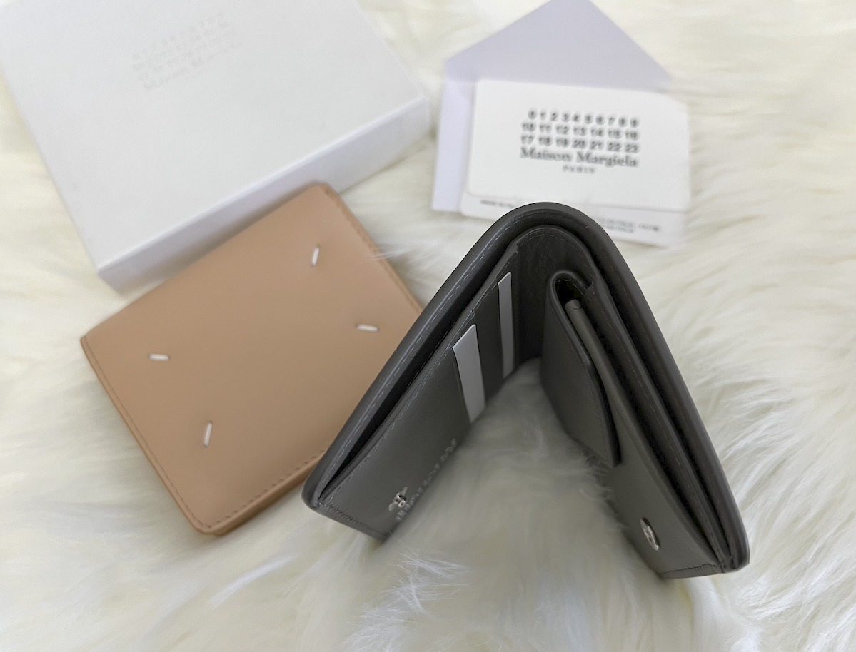 ☆メゾンマルジェラ☆　二つ折り財布　大人気商品　☆円高SALE☆