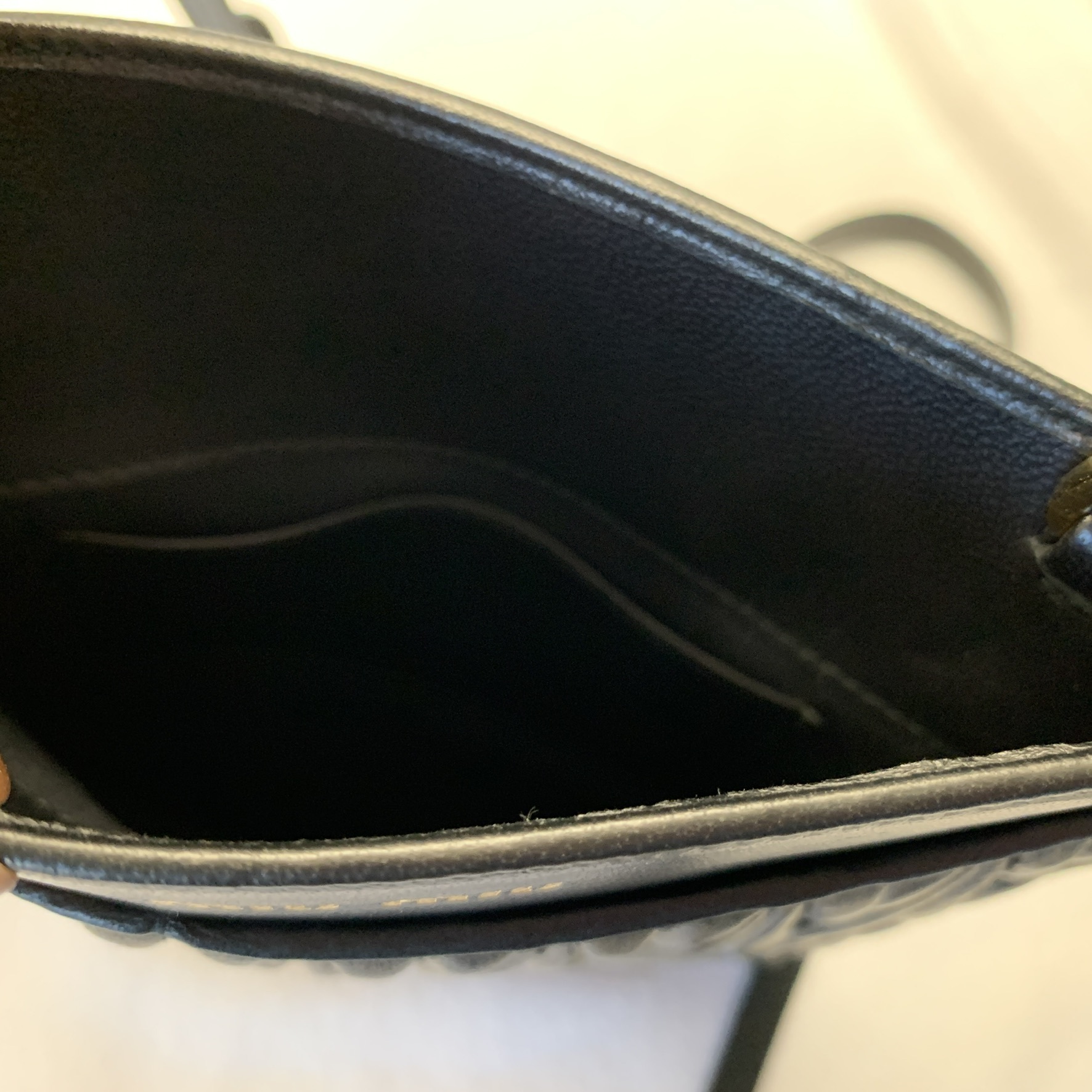 miumiu☆MATELASSE☆IPhoneポシェットDNP062【NERO】