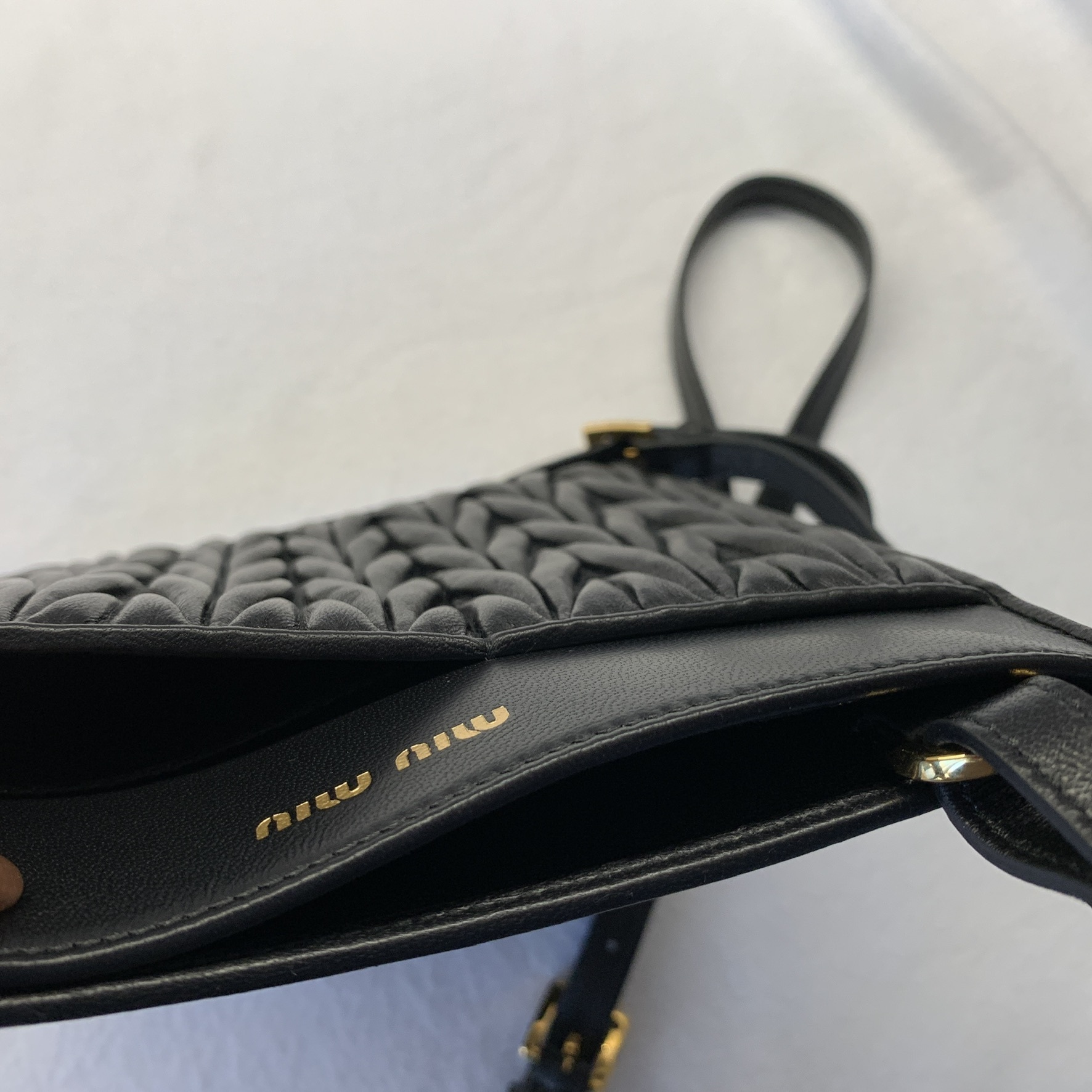 miumiu☆MATELASSE☆IPhoneポシェットDNP062【NERO】