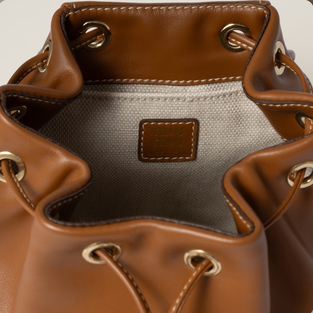 【入手困難】MiuMiu/ミュウミュウ ★ 新生活にも　レザー バックパック【スモール】