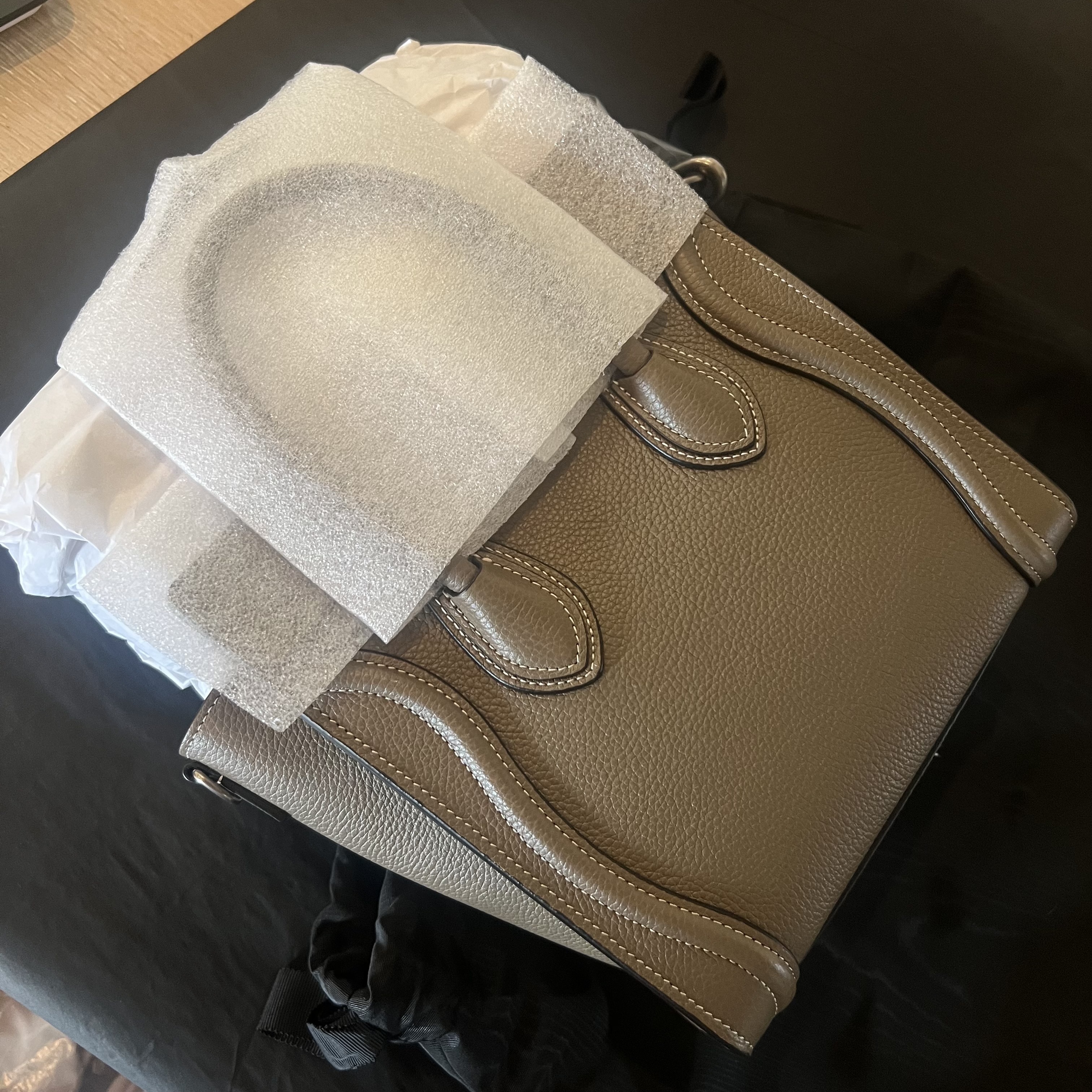 【CELINE】特別セール！ラゲージ ナノ ドラムカーフ 多色展開