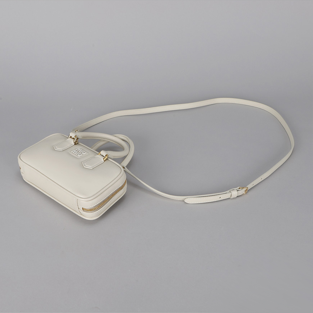 ミュウミュウ 【MIU MIU】2025新作 アルカディ レザーバッグ