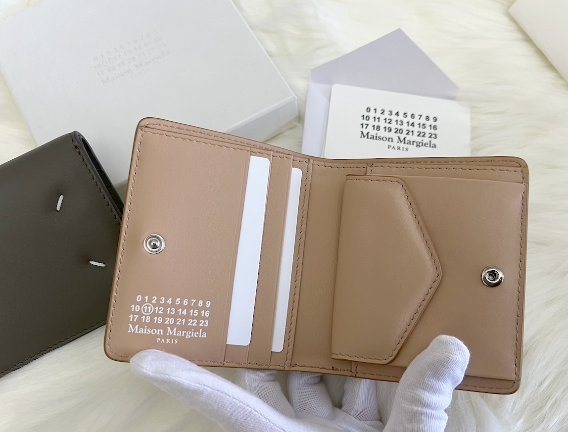 ☆メゾンマルジェラ☆　二つ折り財布　大人気商品　☆円高SALE☆