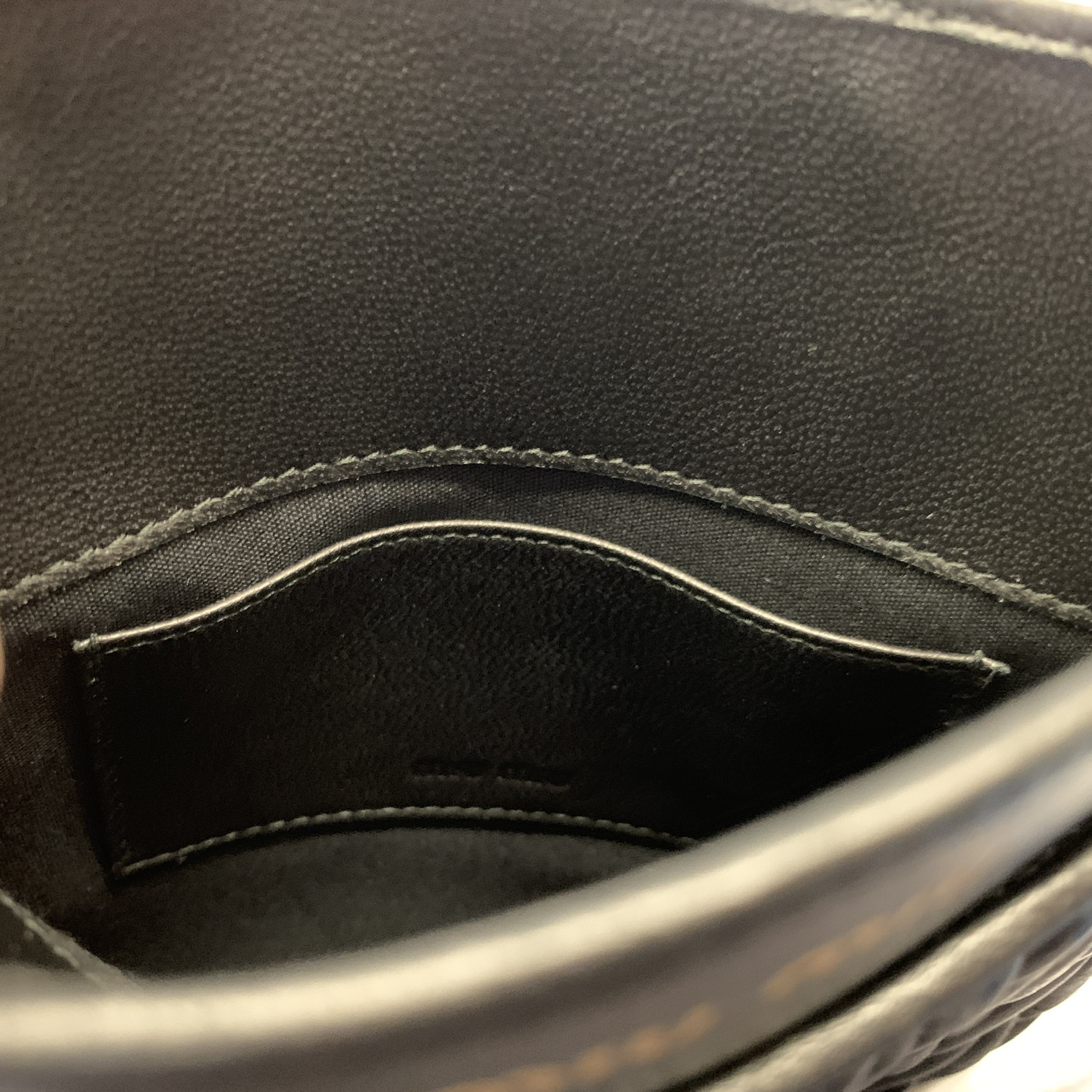 miumiu☆MATELASSE☆IPhoneポシェットDNP062【NERO】