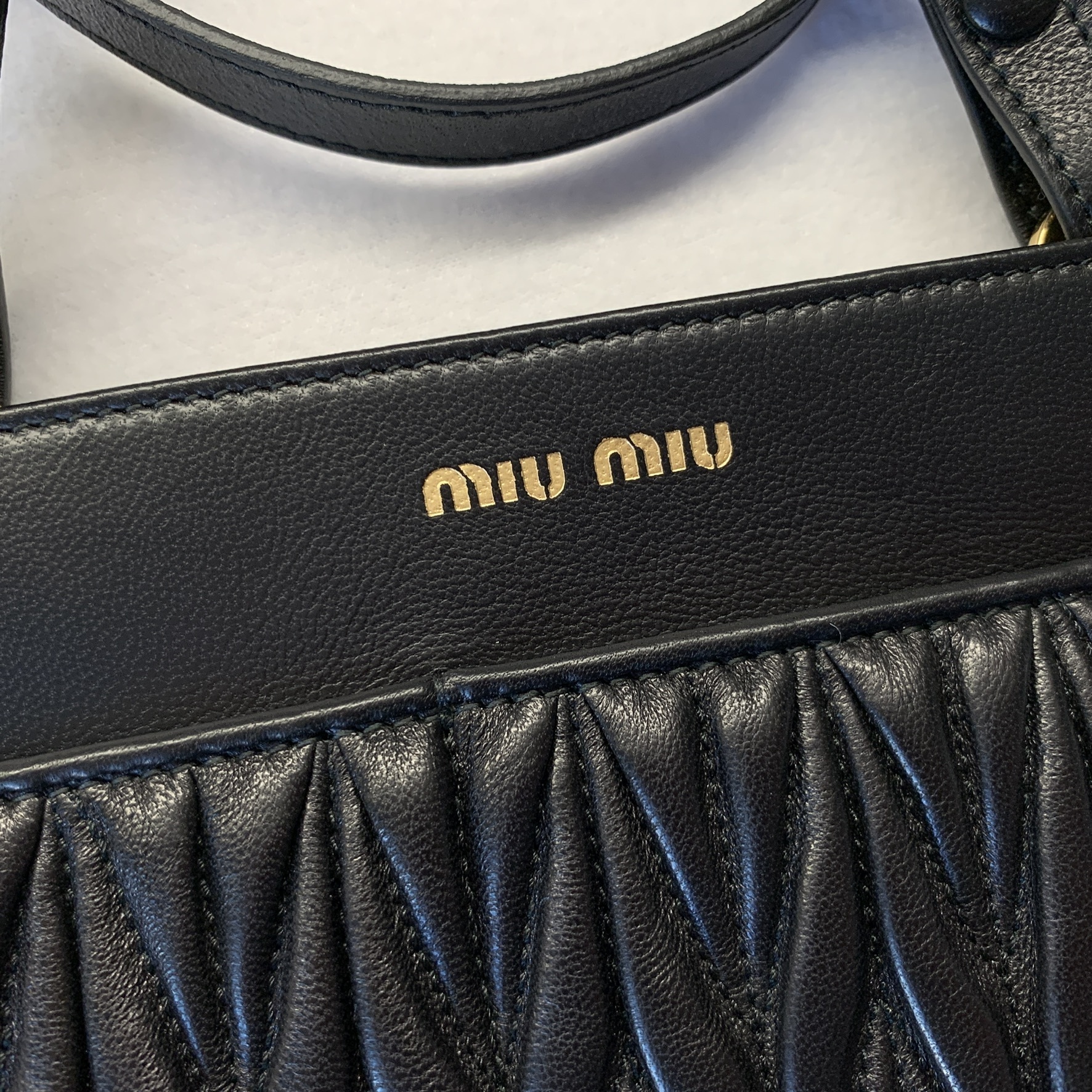 miumiu☆MATELASSE☆IPhoneポシェットDNP062【NERO】