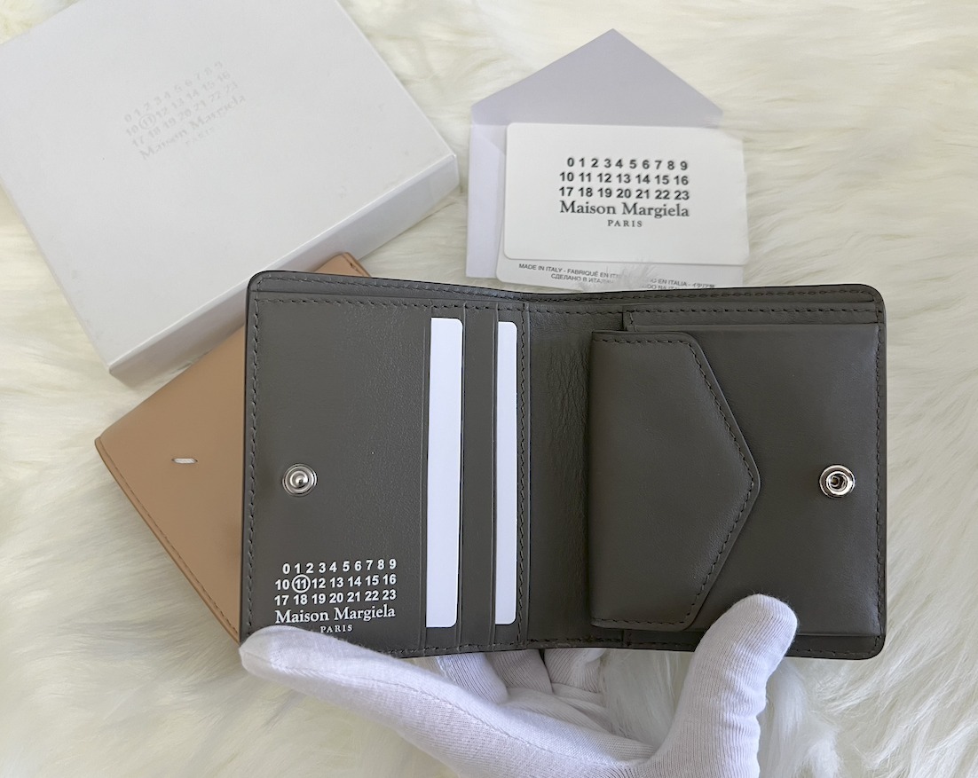 ☆メゾンマルジェラ☆　二つ折り財布　大人気商品　☆円高SALE☆