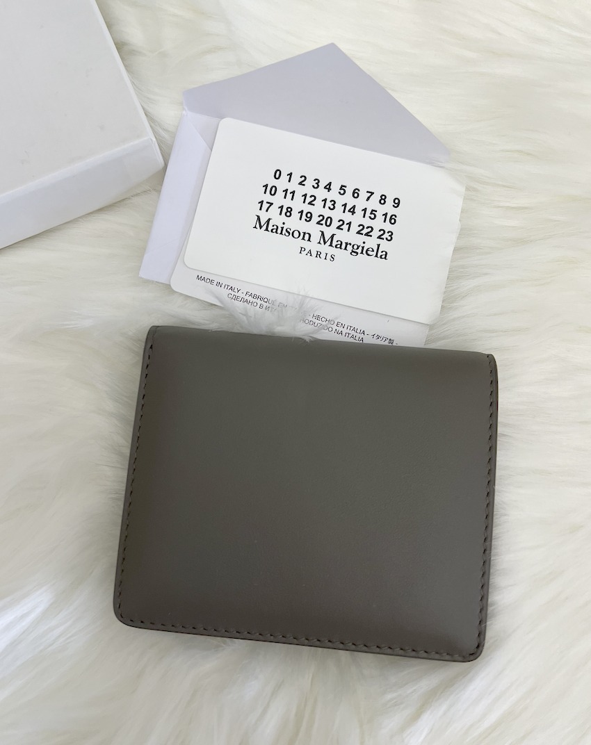 ☆メゾンマルジェラ☆　二つ折り財布　大人気商品　☆円高SALE☆