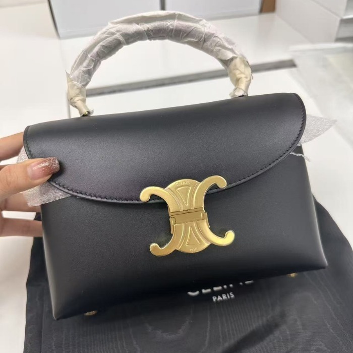 ★Celine★ティーン ニノ バッグ / シャイニーカーフスキン