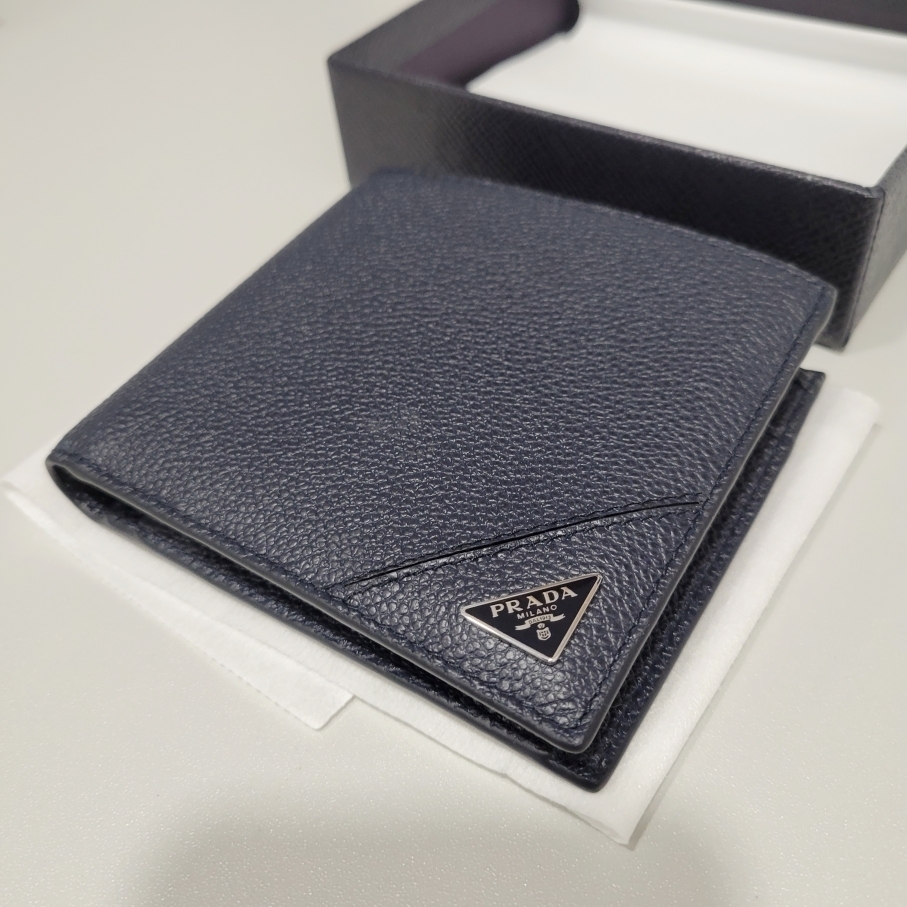 【セール】プラダ ヴィッテーロダイノレザー二つ折り財布 2MO738