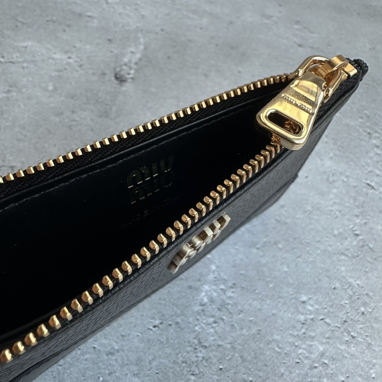 MIUMIU レザー カードホルダー フラグメントケース