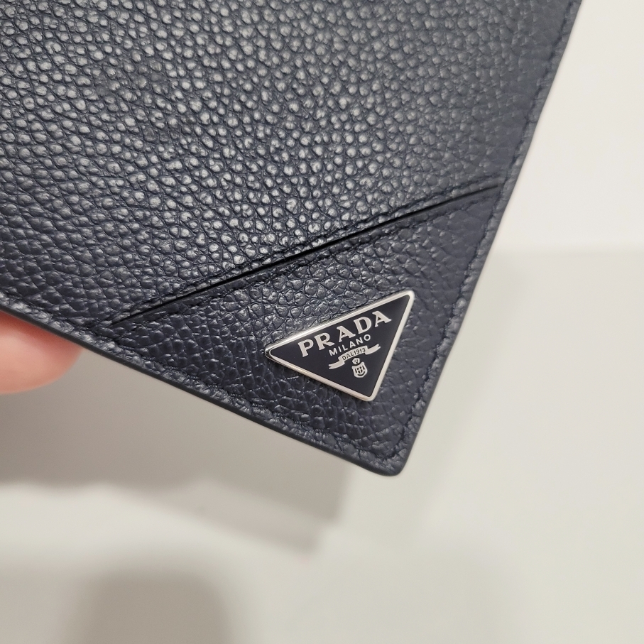 【セール】プラダ ヴィッテーロダイノレザー二つ折り財布 2MO738