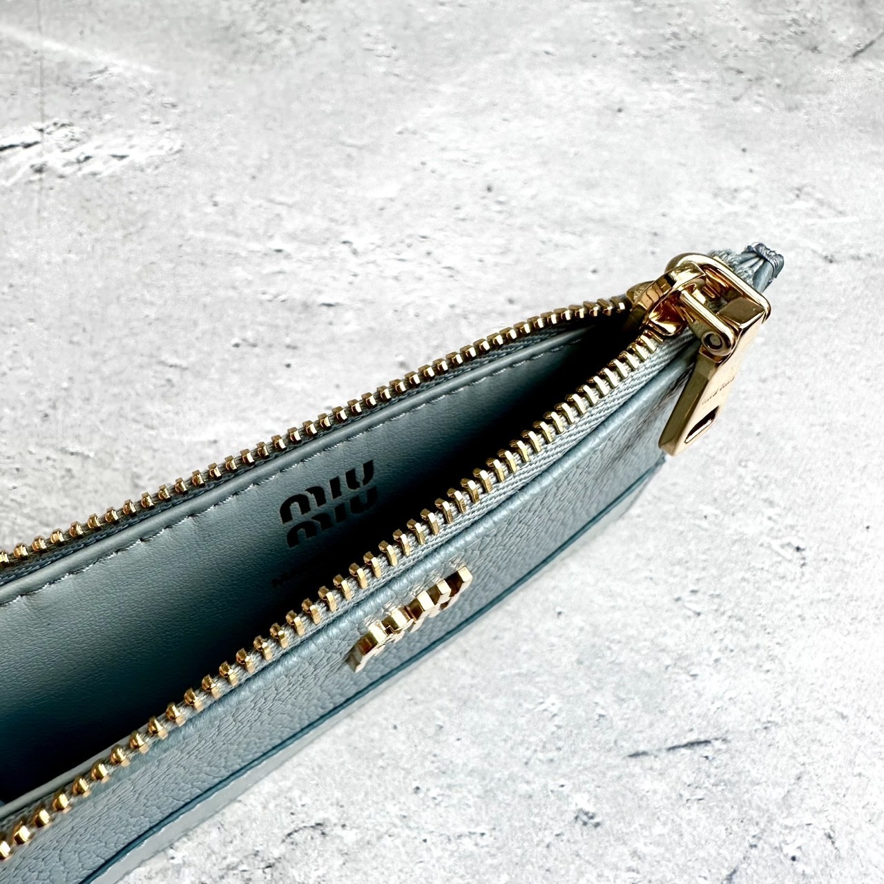 MIUMIU レザー カードホルダー フラグメントケース