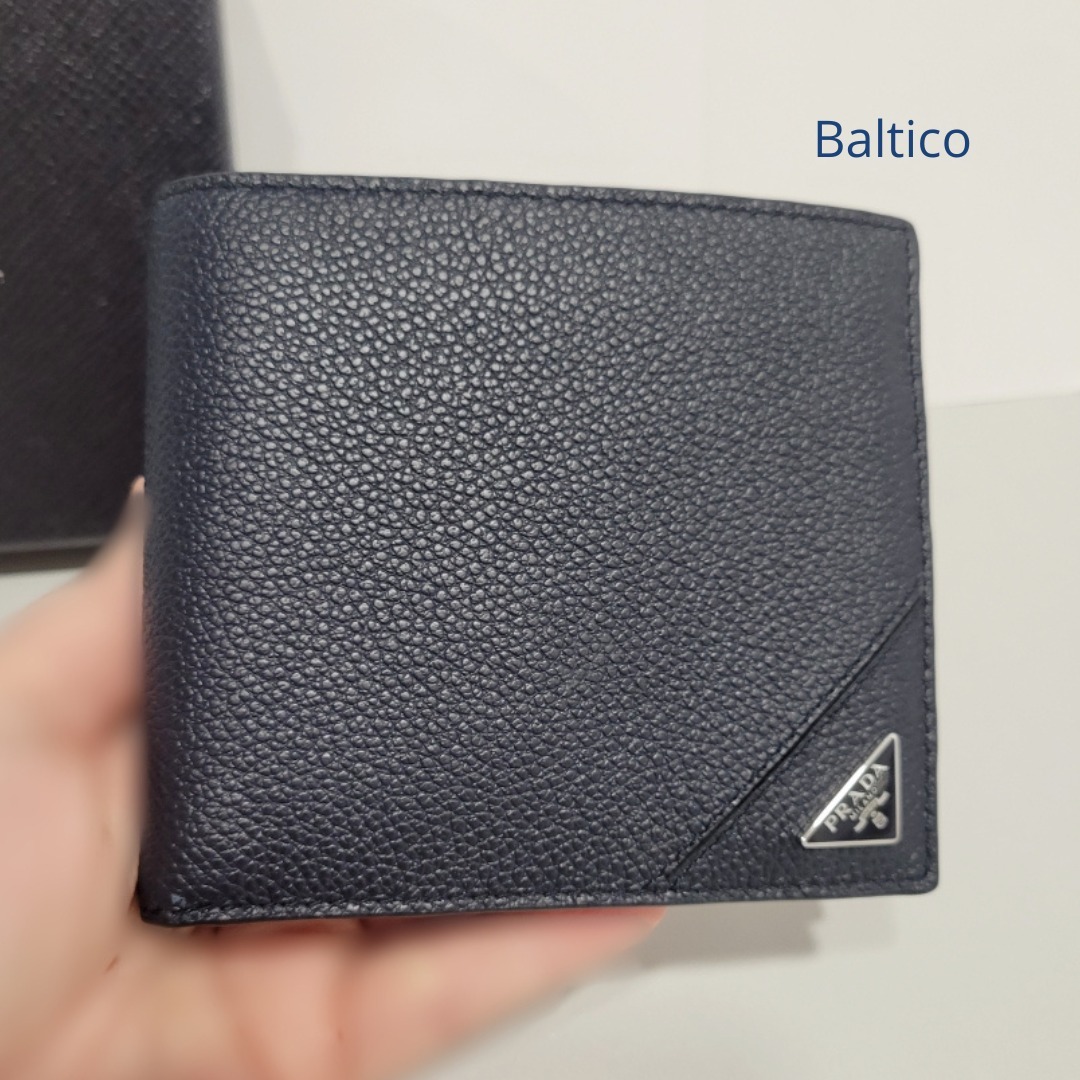 【セール】プラダ ヴィッテーロダイノレザー二つ折り財布 2MO738