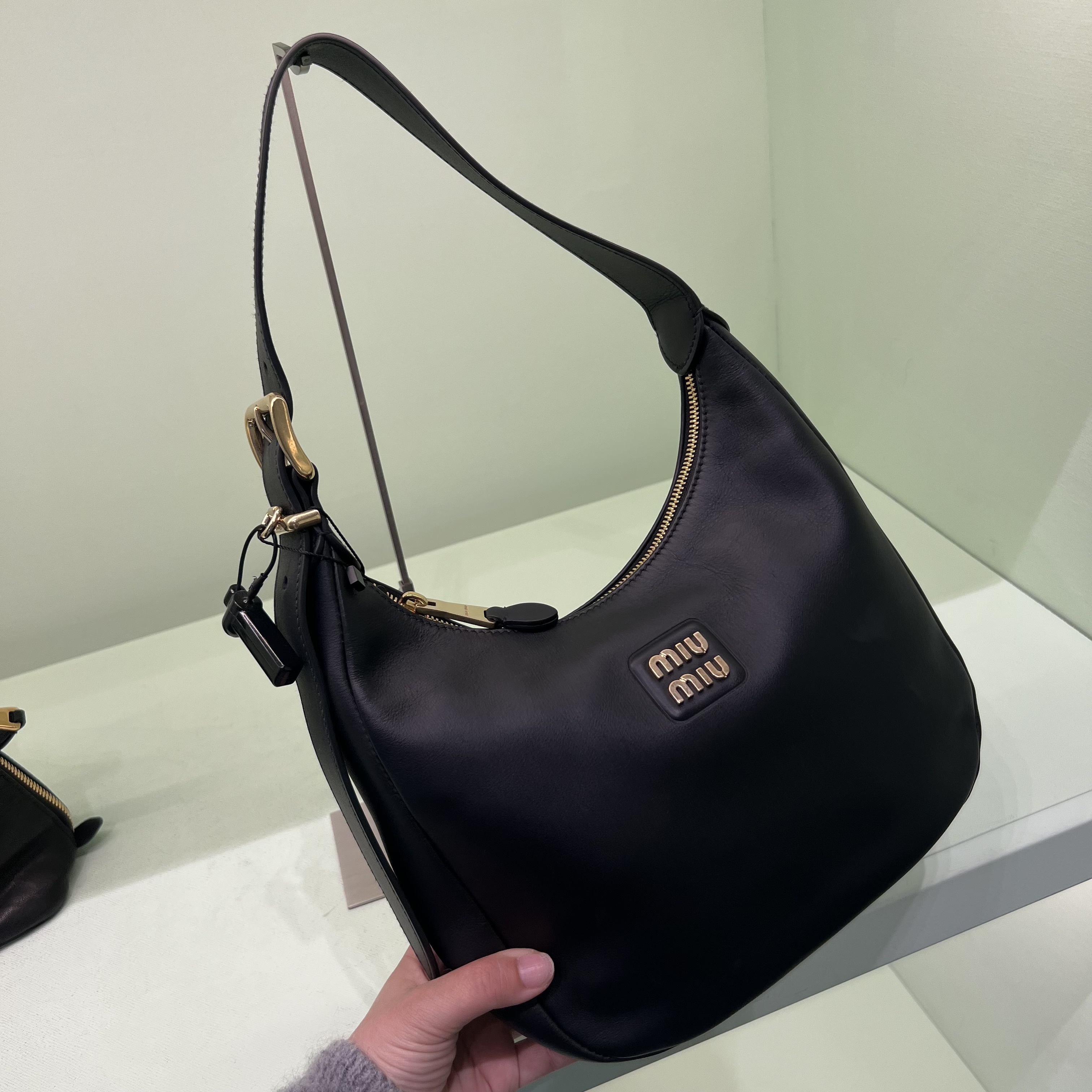 【MIUMIU】セール！ホーボーバッグ レザー 大人バッグ