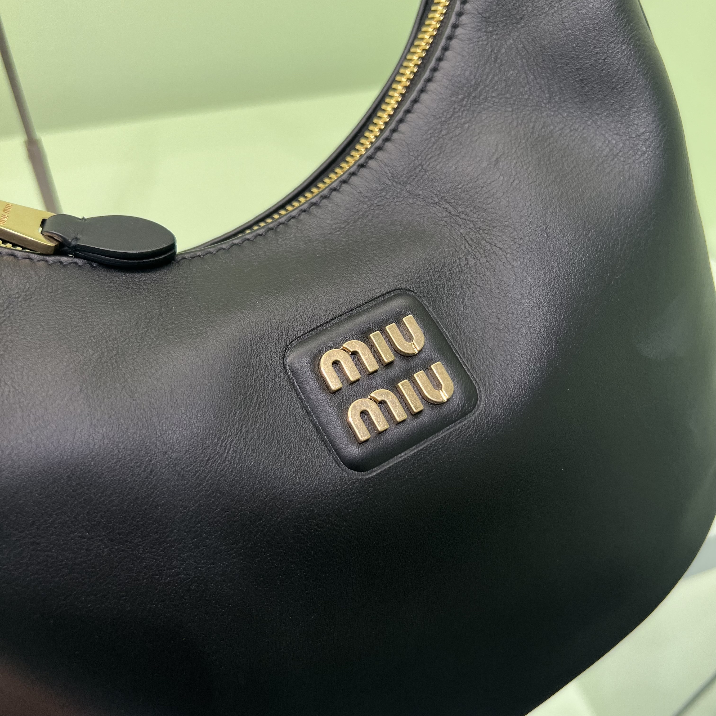 【MIUMIU】セール！ホーボーバッグ レザー 大人バッグ