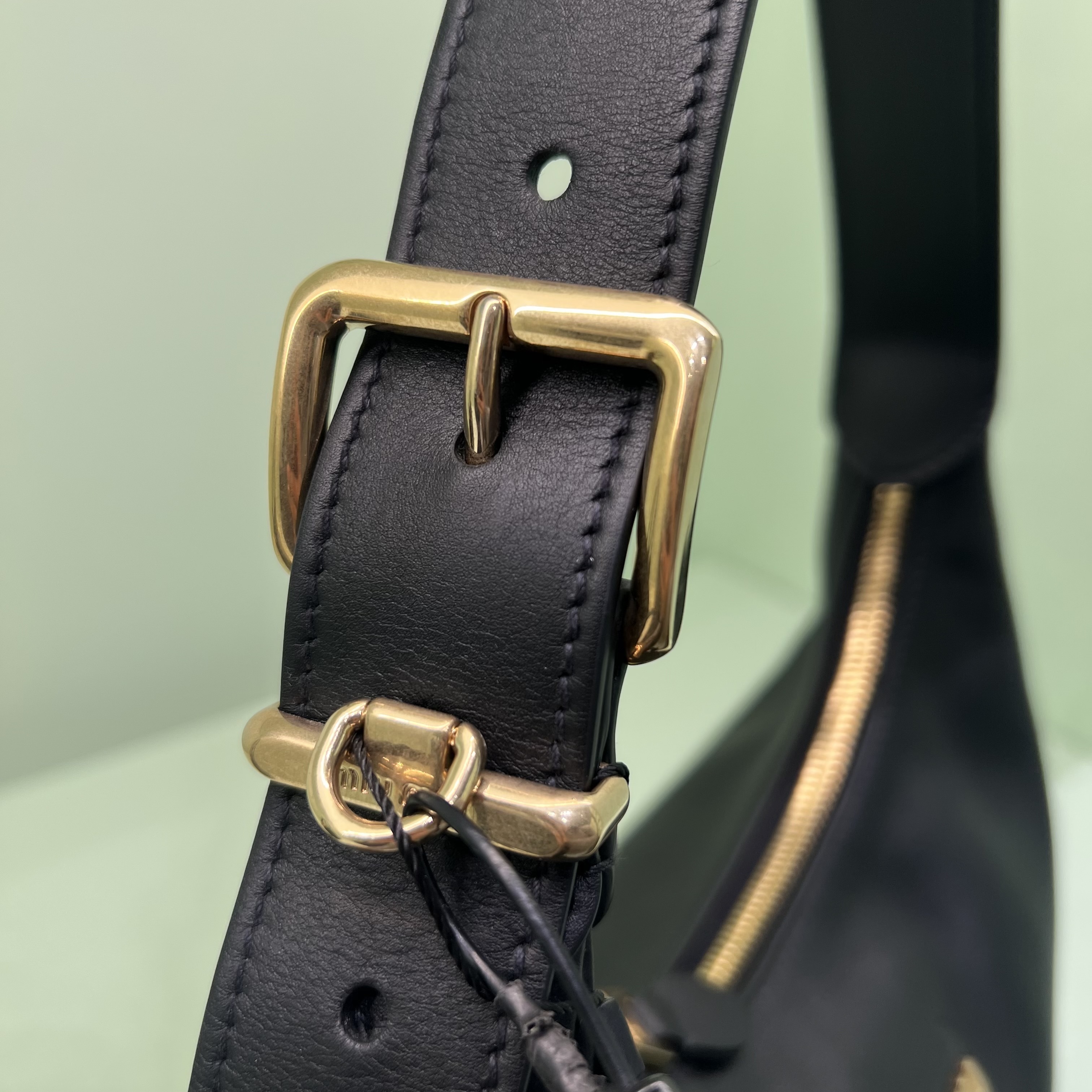 【MIUMIU】セール！ホーボーバッグ レザー 大人バッグ