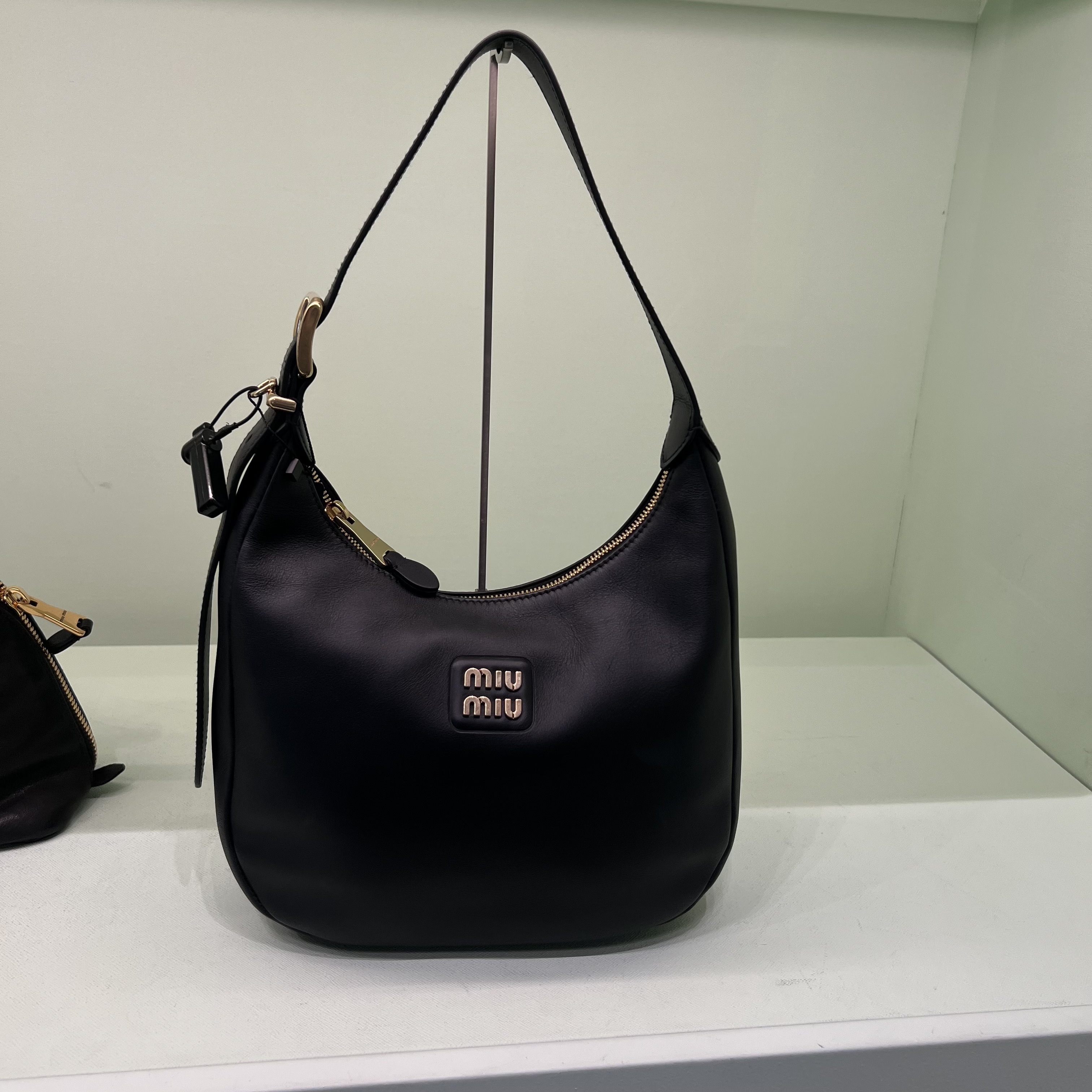 【MIUMIU】セール！ホーボーバッグ レザー 大人バッグ