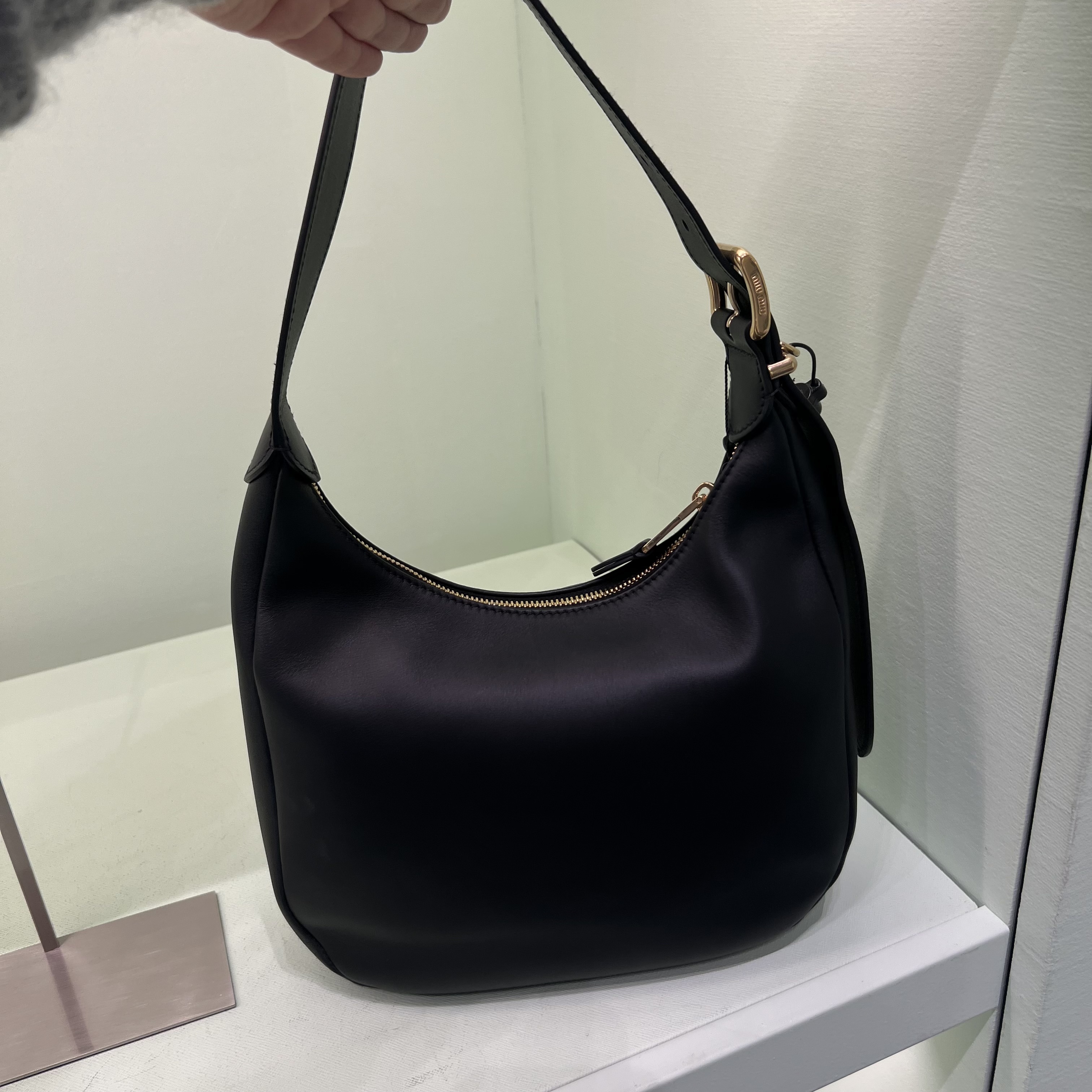 【MIUMIU】セール！ホーボーバッグ レザー 大人バッグ