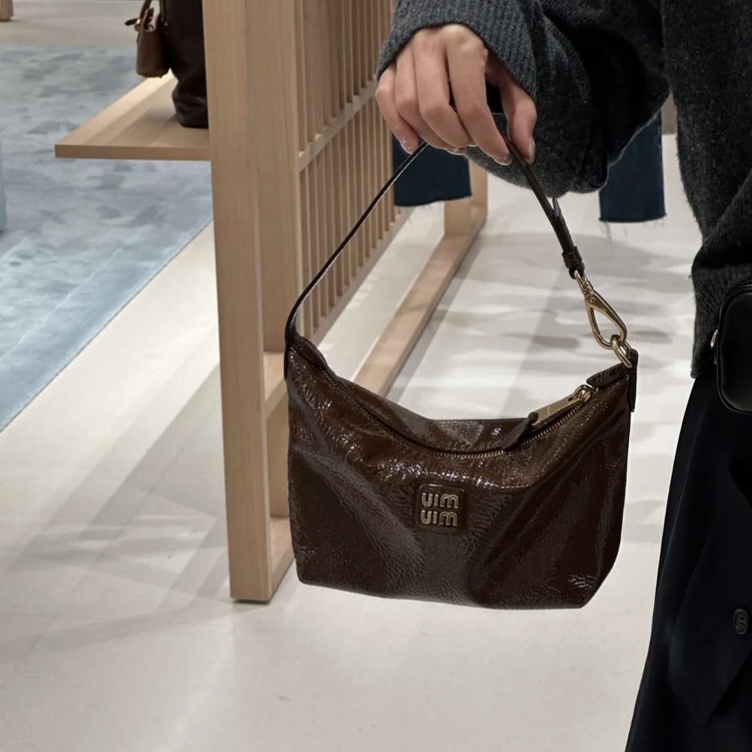 【2WAY】ミュウミュウ ポーチ ショルダーバッグ パテントレザー