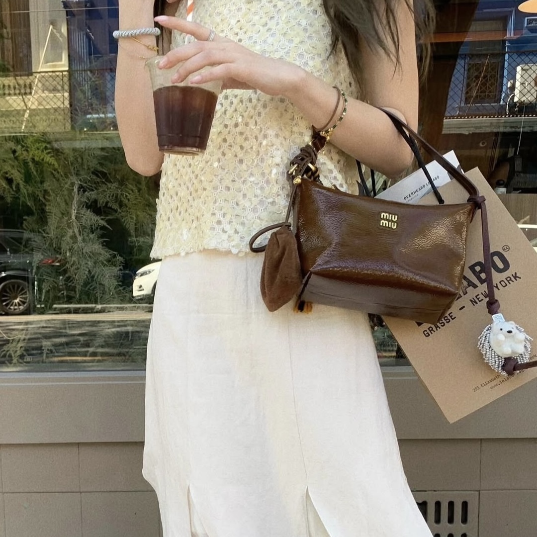 【2WAY】ミュウミュウ ポーチ ショルダーバッグ パテントレザー