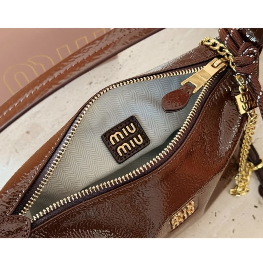 【2WAY】ミュウミュウ ポーチ ショルダーバッグ パテントレザー