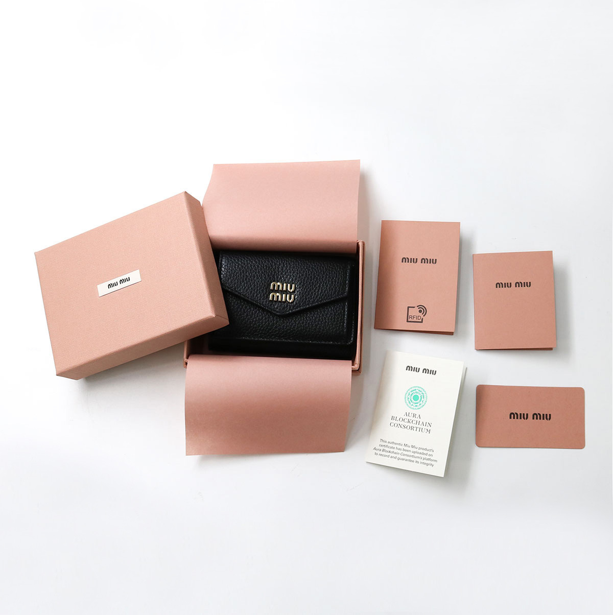 2025 SS（春夏）MIU MIU ヴィッテロダイノレザー 三つ折り財布 5MH021