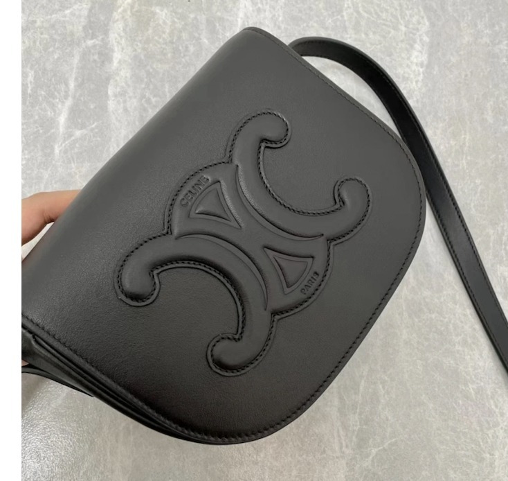 【VIPセール】CELINE トリオンフ FOLCOミニバッグ 上品な逸品