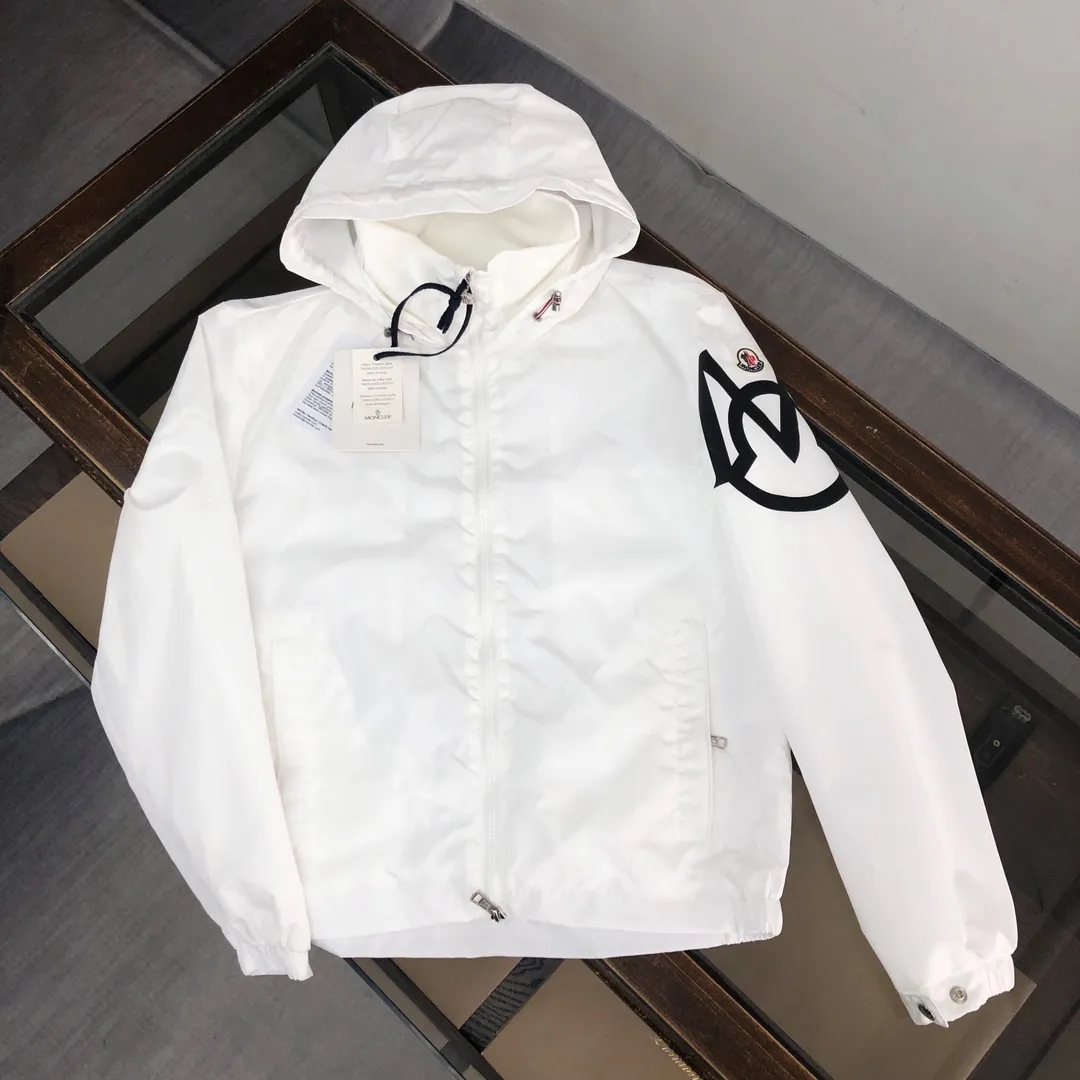 MONCLERアメリカンスタイルのスポーツフードジャケット、春と秋の防寒の新しいスタイル