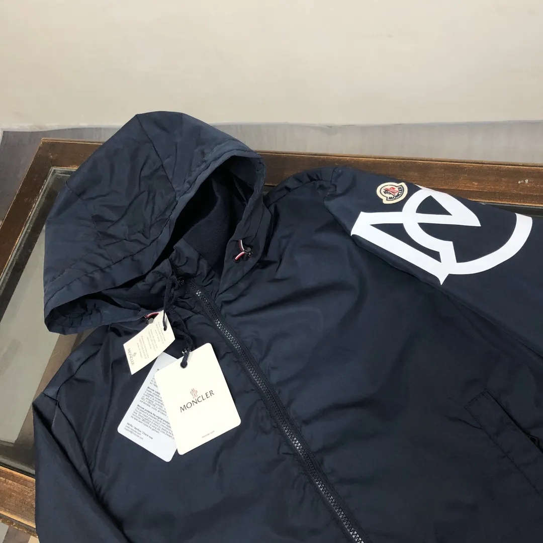 MONCLERアメリカンスタイルのスポーツフードジャケット、春と秋の防寒の新しいスタイル
