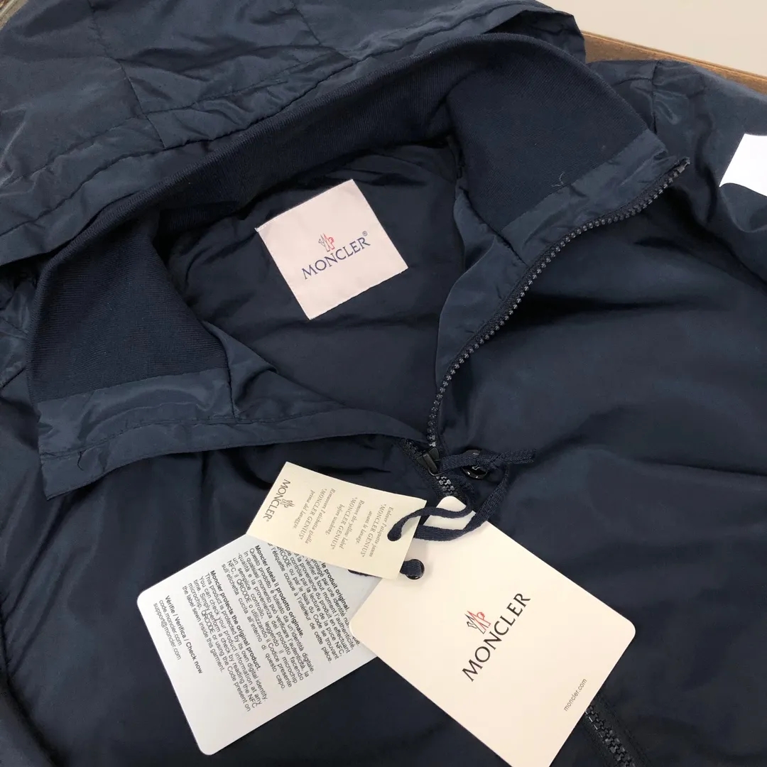 MONCLERアメリカンスタイルのスポーツフードジャケット、春と秋の防寒の新しいスタイル