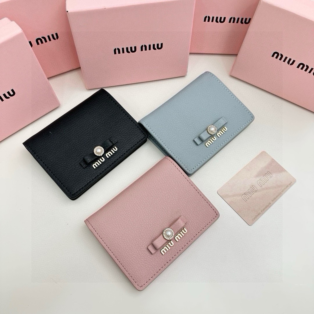 2025’新作 MIU MIU レディース 2つ折り財布
