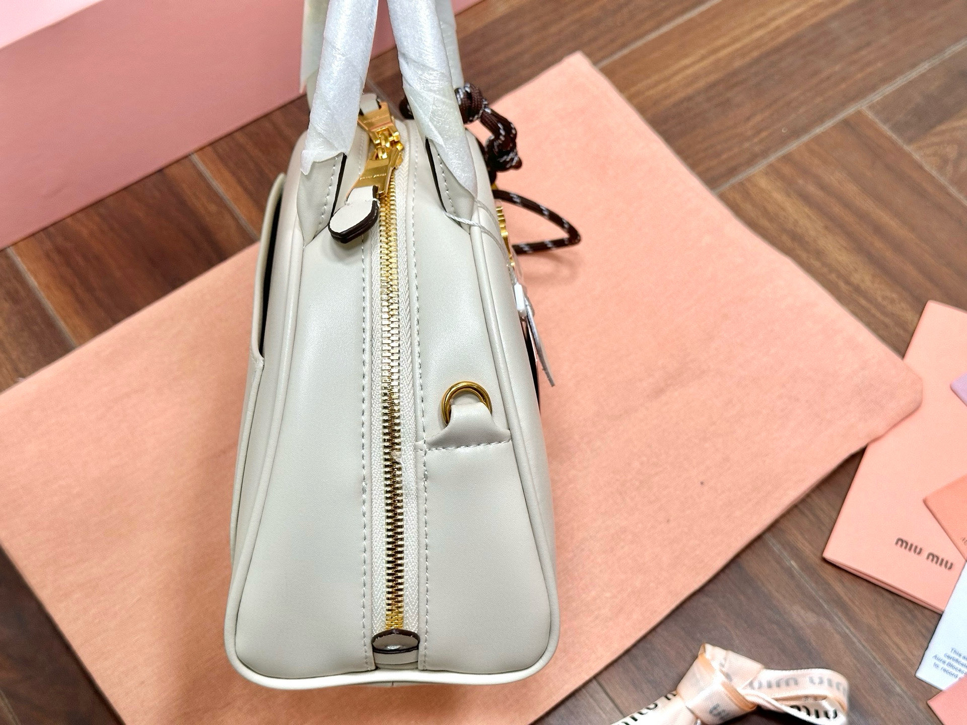 【MIUMIU】2025新作 ショルダーストラップ ザー トップハンドルバッグ