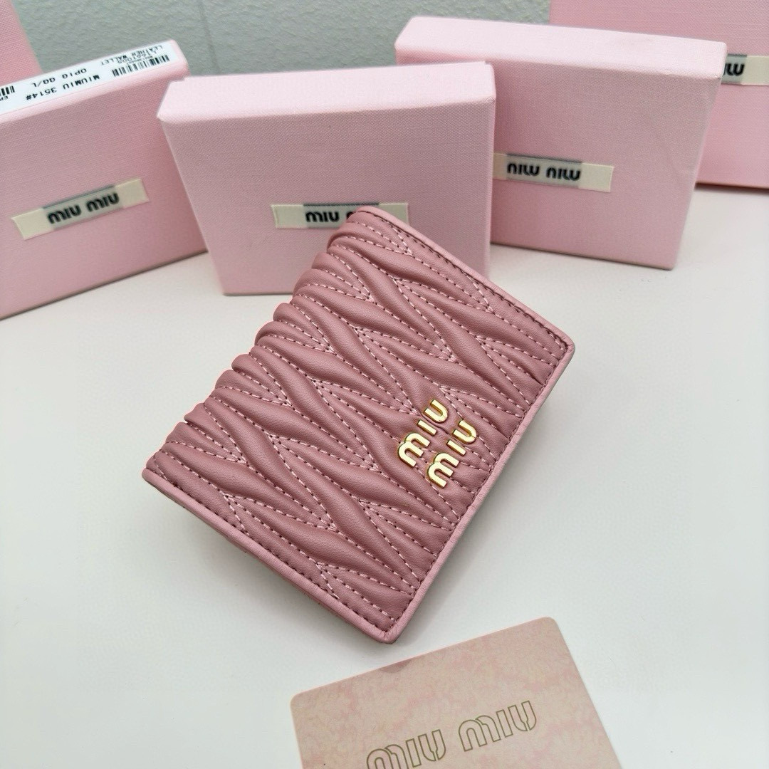 MIUMIU ミュウミュウ マテラッセ レザー 二つ折り財布