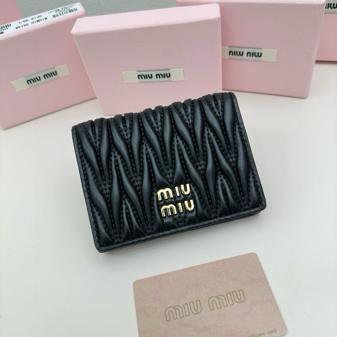 MIUMIU ミュウミュウ マテラッセ レザー 二つ折り財布