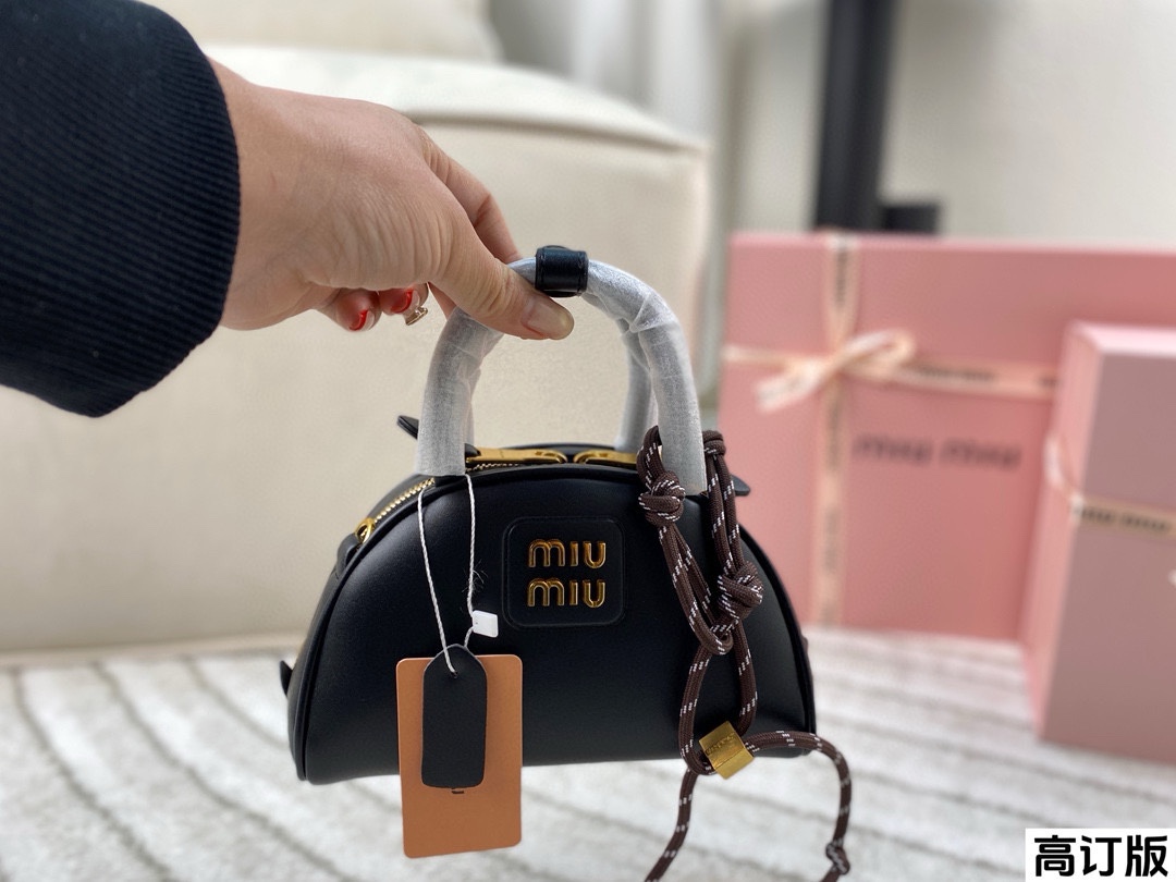 【MIUMIU】2025新作 ショルダーストラップ ザー トップハンドルバッグ