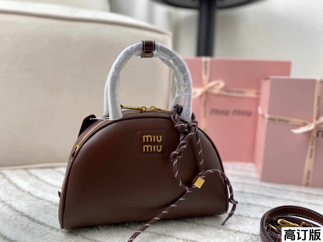 【MIUMIU】2025新作 ショルダーストラップ ザー トップハンドルバッグ