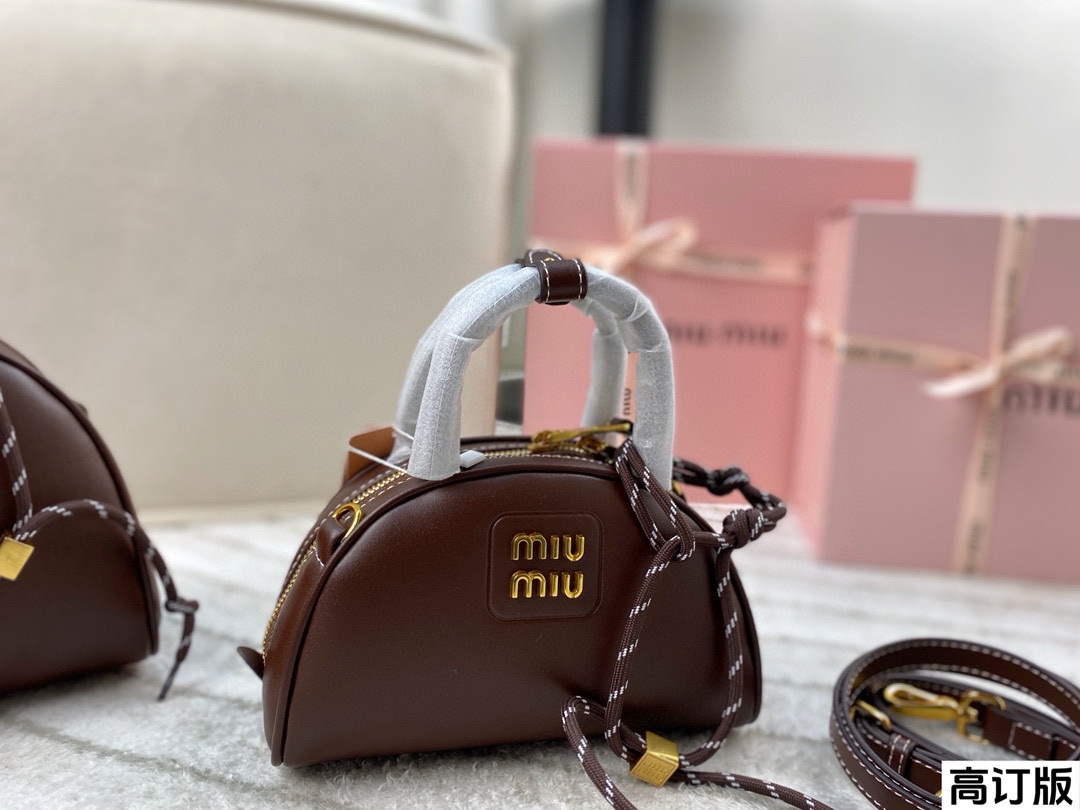 【MIUMIU】2025新作 ショルダーストラップ ザー トップハンドルバッグ